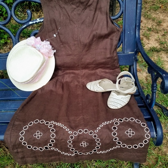 Powered out to family in need $$ Issac Mizrahi brown cream eyelet shift - Picture 2 of 3